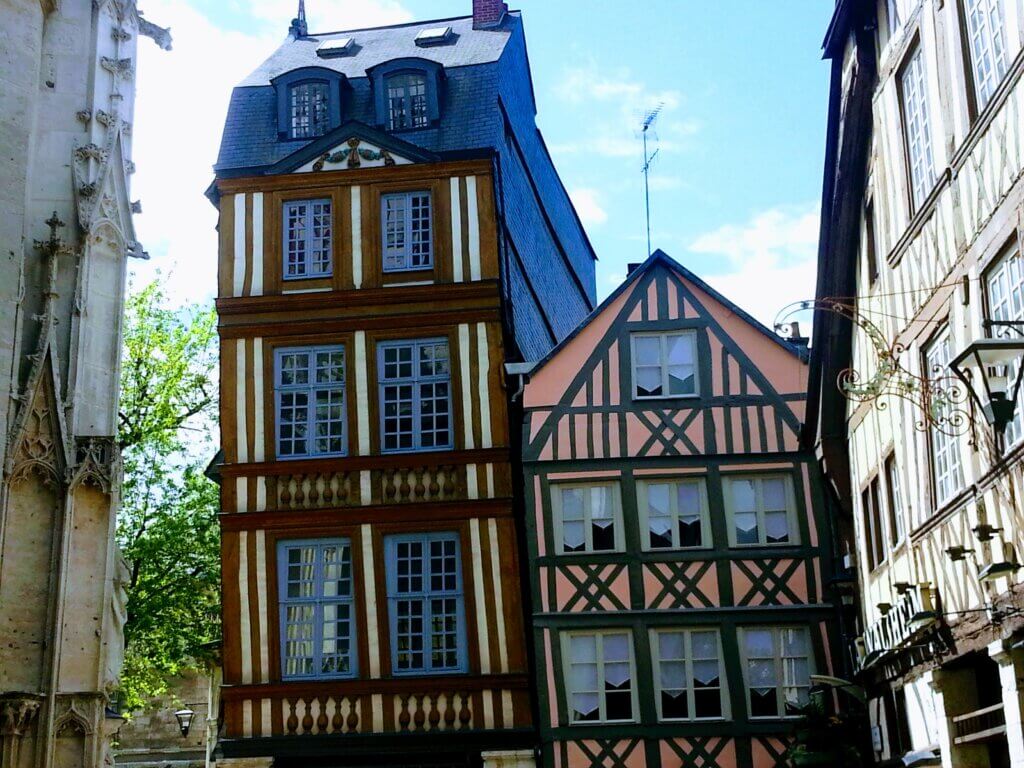 Immeuble ancien à Rouen, place du colonnel Aubert.