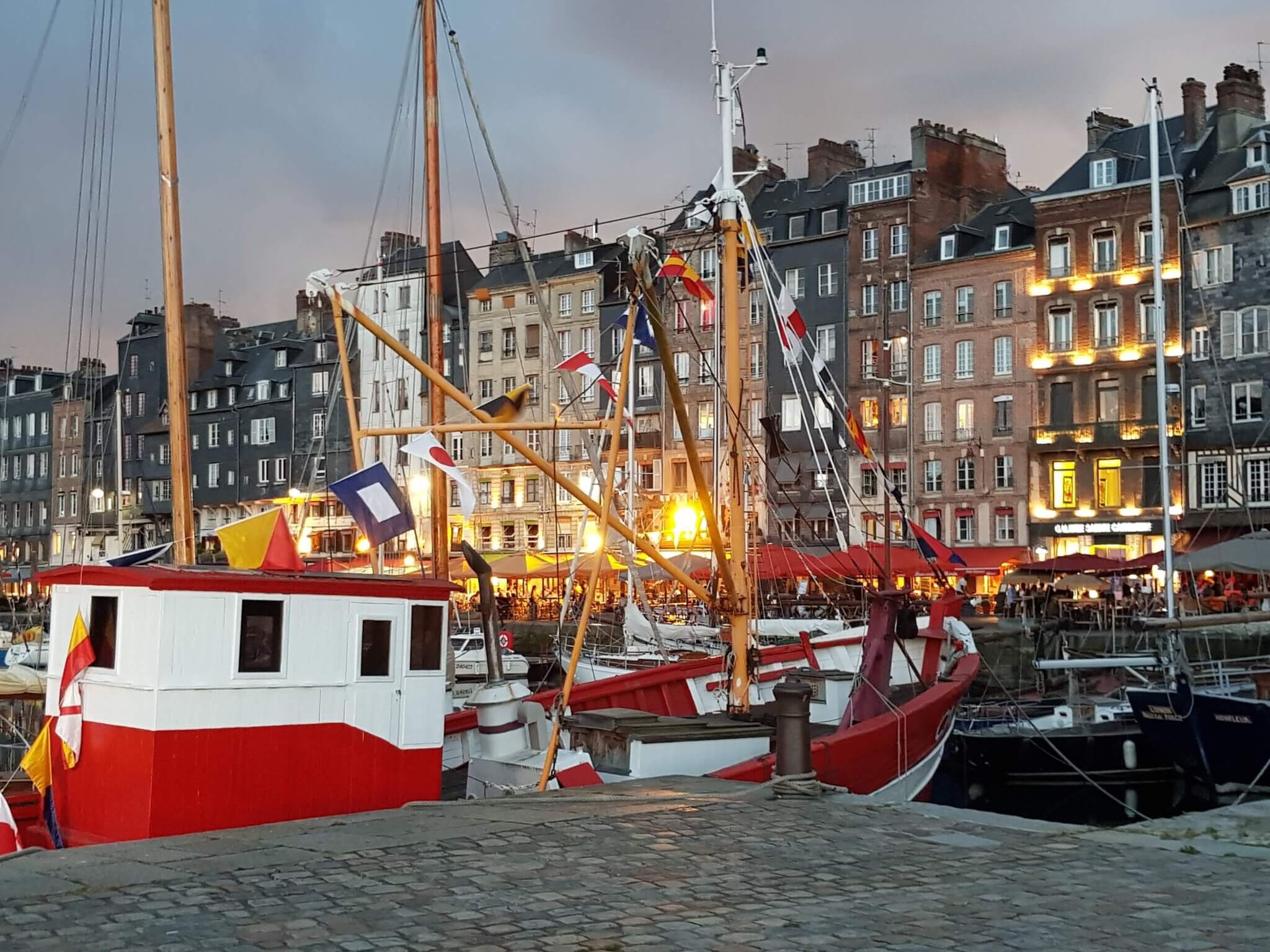 Vieux bassin de Honfleur dans le Calvados en Normandie.